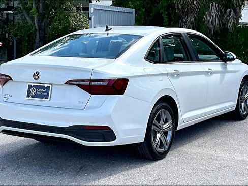 Certified 2023 Volkswagen Jetta SE w/ Panoramic Sunroof Package image 5