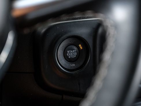 Used 2022 Jeep Wrangler Unlimited Sahara AWD/4WD image 30