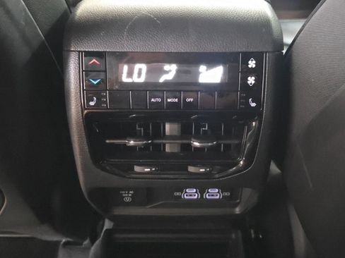 Used 2024 Jeep Grand Cherokee L Limited AWD/4WD image 15