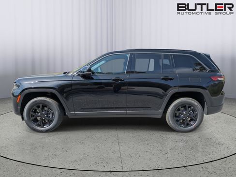 New 2026 Jeep Grand Cherokee Altitude RWD image 3
