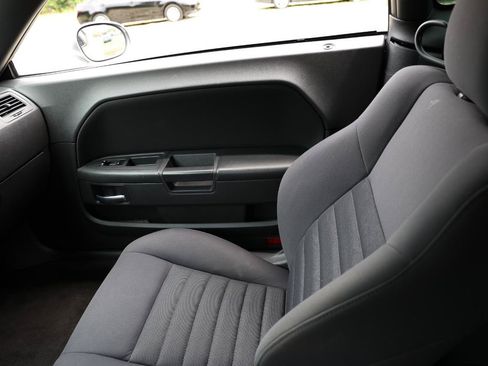 Used 2010 Dodge Challenger SE RWD image 21
