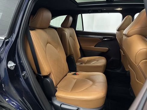 Used 2021 Toyota Highlander Platinum image 33