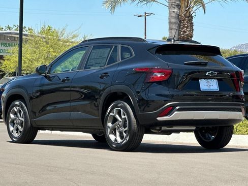 New 2026 Chevrolet Trax LT w/ LT Convenience Package FWD image 6