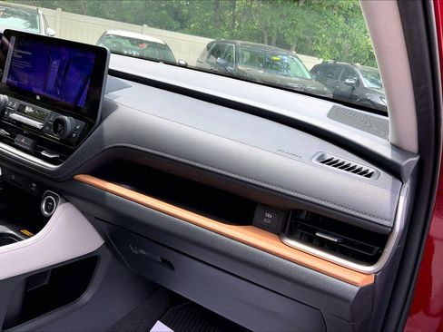 Used 2024 Toyota Grand Highlander AWD image 18