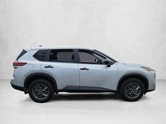Used 2024 Nissan Rogue S FWD video 4