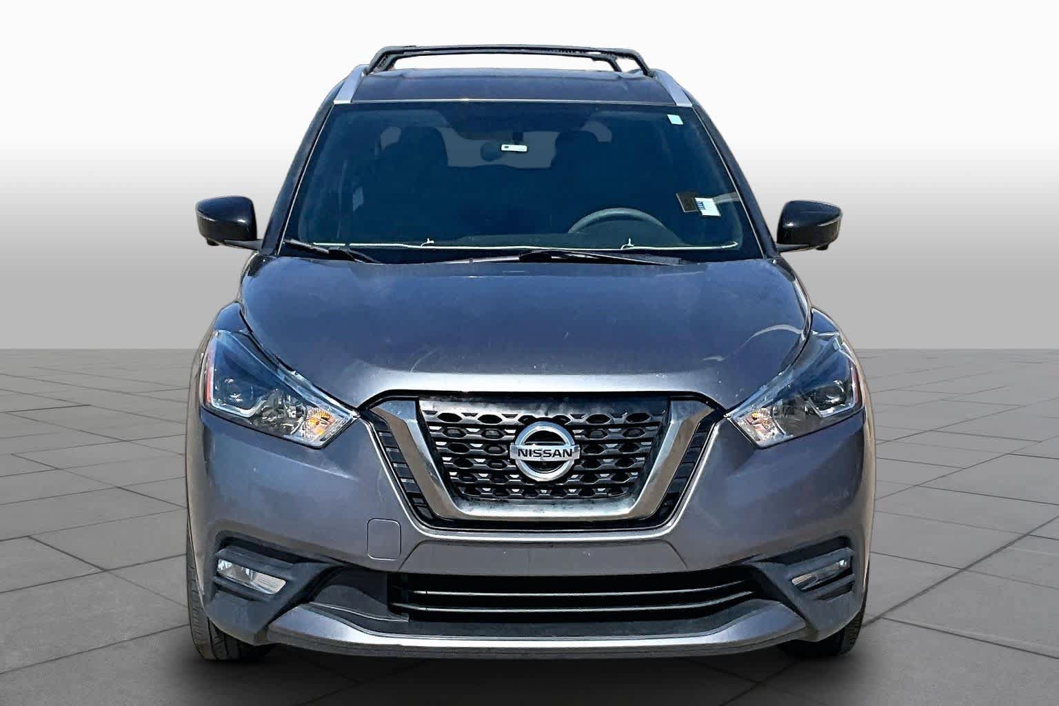 Used 2018 Nissan Kicks SR w/ Exterior Package FWD image 3