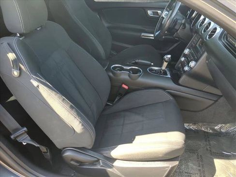 Used 2018 Ford Mustang Coupe RWD image 18