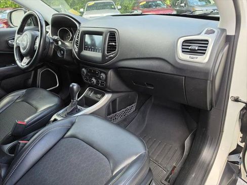 Certified 2018 Jeep Compass Latitude w/ Popular Equipment Group FWD image 11