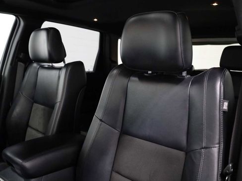 Used 2019 Jeep Grand Cherokee Altitude AWD/4WD image 18