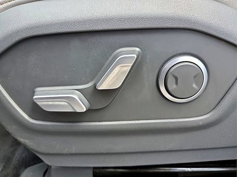 Used 2025 Hyundai Santa Fe SEL FWD image 17