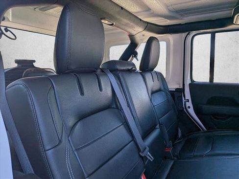Used 2022 Jeep Wrangler Unlimited Sahara image 17