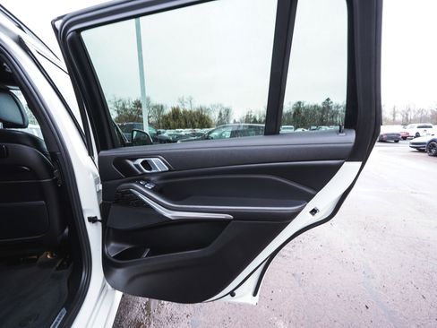 Used 2022 BMW X7 xDrive40i w/ M Sport Package image 12