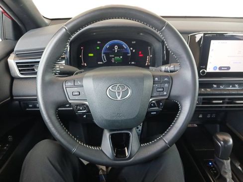 Used 2025 Toyota Camry SE FWD image 17
