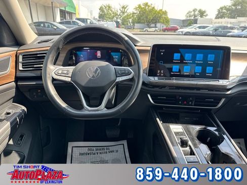 Used 2025 Volkswagen Atlas SE AWD/4WD image 30