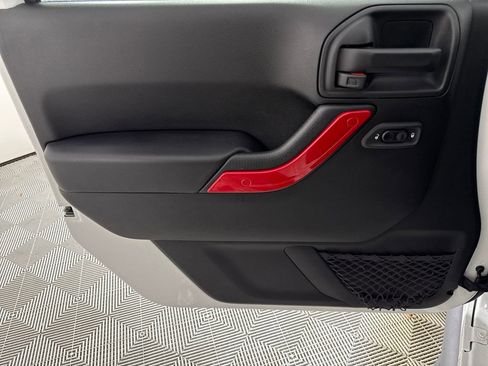 Used 2017 Jeep Wrangler Unlimited Rubicon w/ Connectivity Group image 10