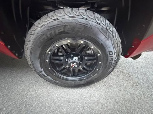 Used 2022 Toyota Tundra SR5 w/ SR5 Convenience Package AWD/4WD image 4