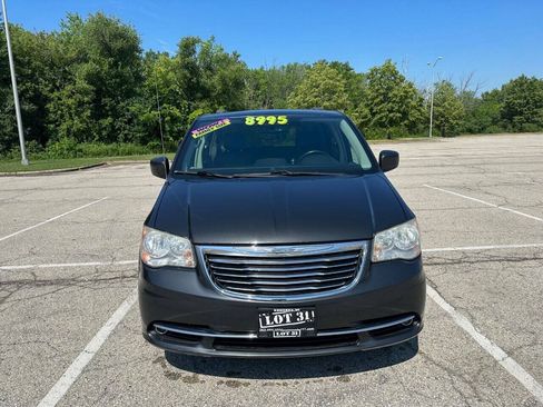 Used 2012 Chrysler Town & Country Touring w/ Entertainment Group #1 FWD image 9