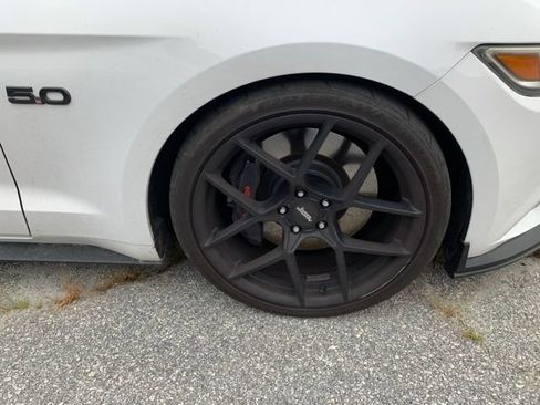 Used 2015 Ford Mustang GT RWD image 10