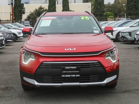 Certified 2025 Kia Niro EX FWD image 3