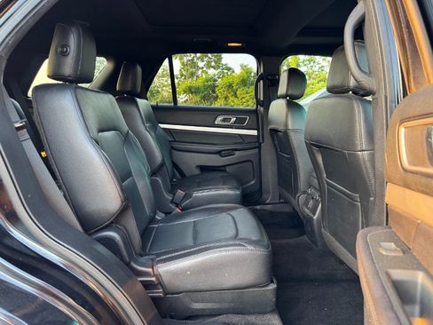 Used 2017 Ford Explorer XLT AWD/4WD image 19