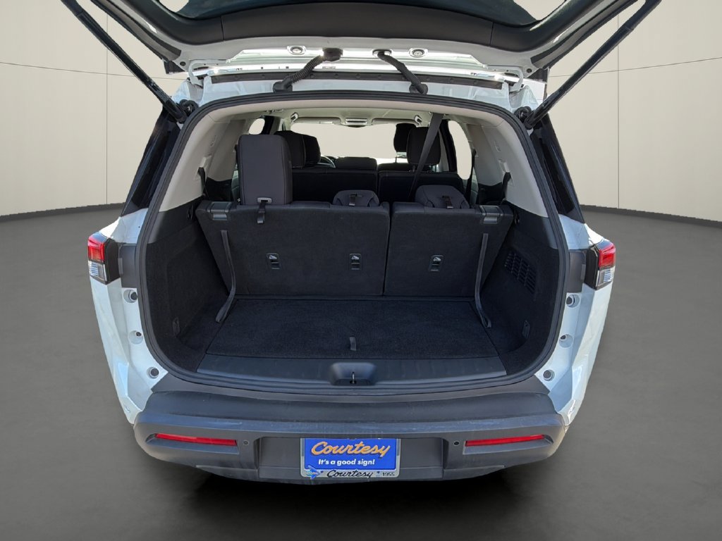 Used 2025 Nissan Pathfinder SV FWD image 10