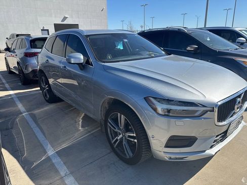 Used 2018 Volvo XC60 T5 Momentum w/ Convenience Package image 2