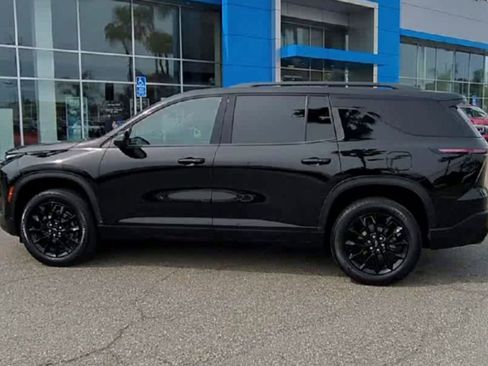 Used 2024 Chevrolet Traverse LT w/ Midnight/Sport Edition image 5