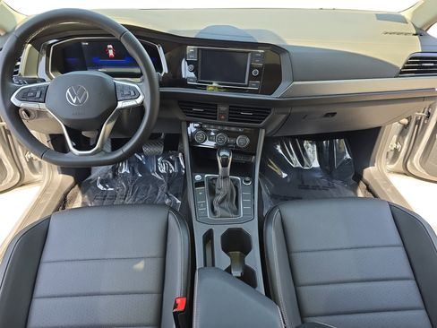 Certified 2022 Volkswagen Jetta SE FWD image 9