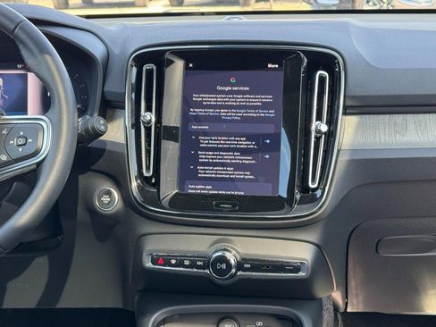 Certified 2025 Volvo XC40 B5 Core image 14