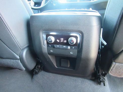 Used 2022 GMC Yukon SLT w/ SLT Luxury Package RWD image 33