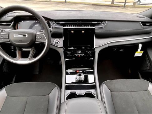 New 2025 Jeep Grand Cherokee L Altitude image 5