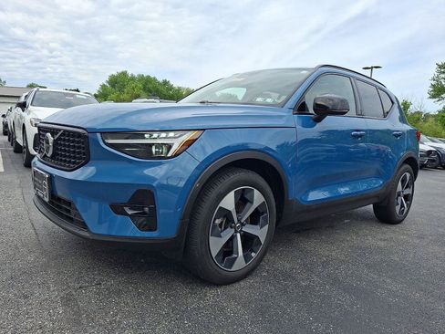 Certified 2024 Volvo XC40 B5 Plus w/ Climate Package AWD/4WD image 3