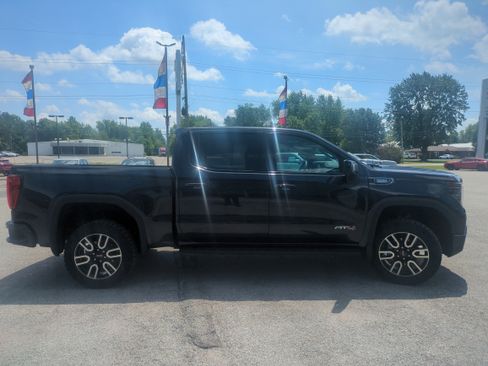 Used 2025 GMC Sierra 1500 AT4 w/ AT4 Premium Package AWD/4WD image 4