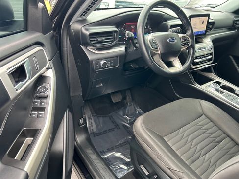 Used 2021 Ford Explorer XLT AWD/4WD image 4