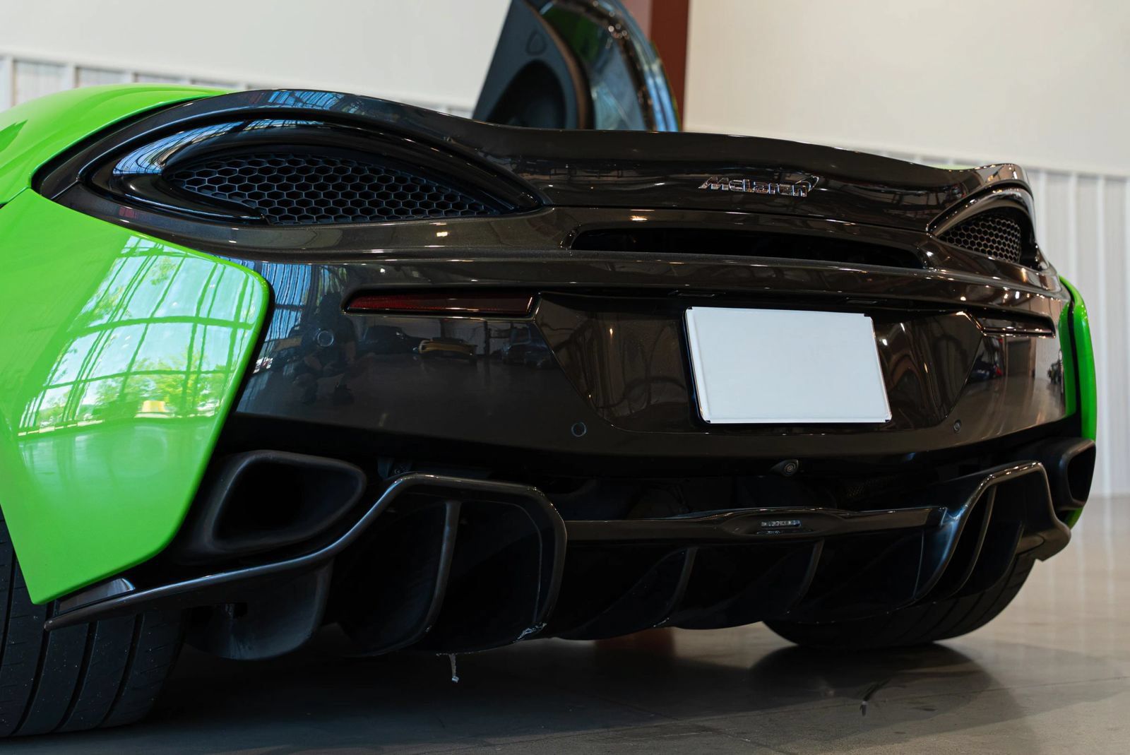 Used 2016 McLaren 570S Coupe RWD image 28