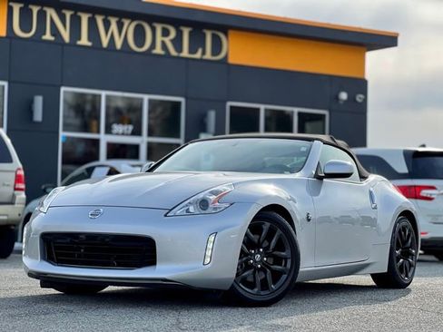 Used 2017 Nissan 370Z Roadster image 1