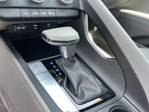 Used 2025 Hyundai Elantra SE image 35