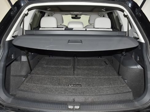 Used 2021 Volkswagen Tiguan SE w/ Panoramic Sunroof Package FWD image 31