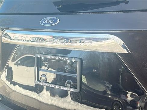 Used 2023 Ford Explorer XLT image 11