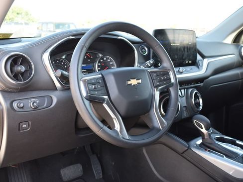 Used 2025 Chevrolet Blazer LT AWD/4WD image 9