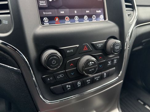 Used 2018 Jeep Grand Cherokee Limited image 23