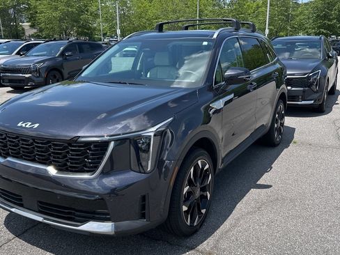 Used 2025 Kia Sorento EX w/ Panoramic Sunroof Package AWD/4WD image 9