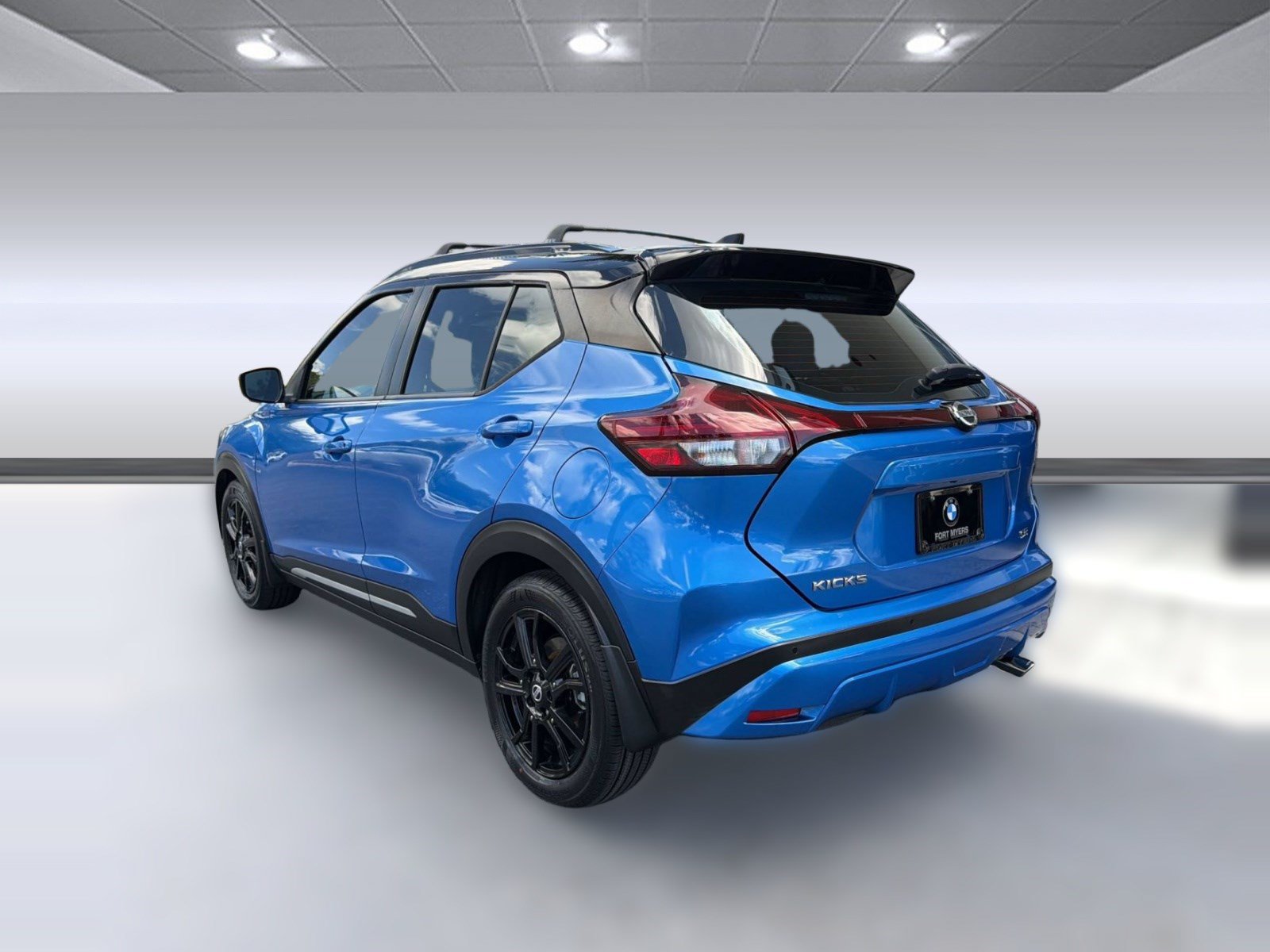 Used 2021 Nissan Kicks SR w/ SR Premium Package FWD image 3
