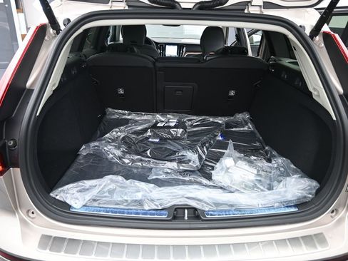 New 2026 Volvo V60 B5 Cross Country Plus w/ Protection Package Premier AWD/4WD image 30