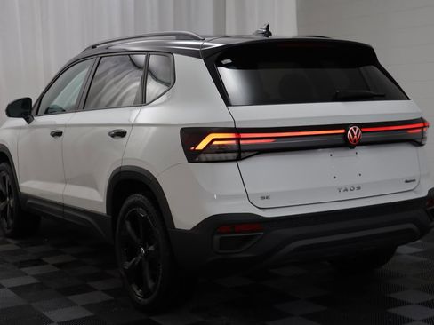 Used 2025 Volkswagen Taos SE image 12