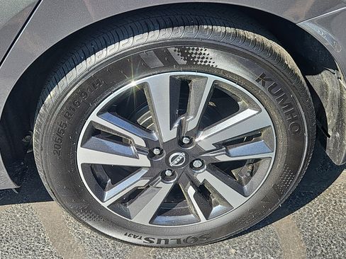 Used 2024 Nissan Versa S w/ S Plus Package FWD image 5