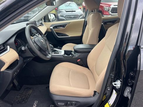 Used 2021 Toyota RAV4 XLE image 9