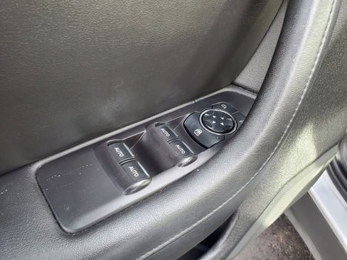 Used 2016 Lincoln MKS image 13