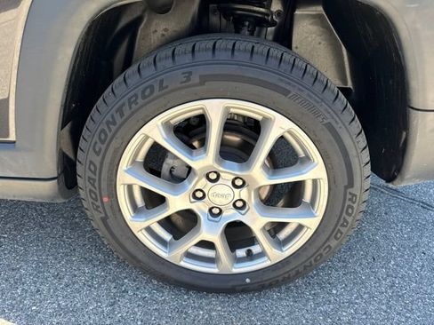 Certified 2023 Jeep Compass Latitude AWD/4WD image 9