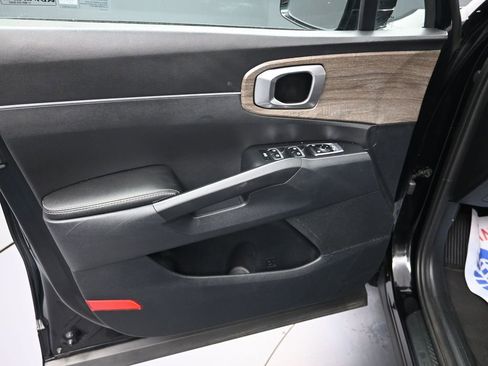 Used 2022 Kia Sorento EX w/ Panoramic Sunroof Package image 10